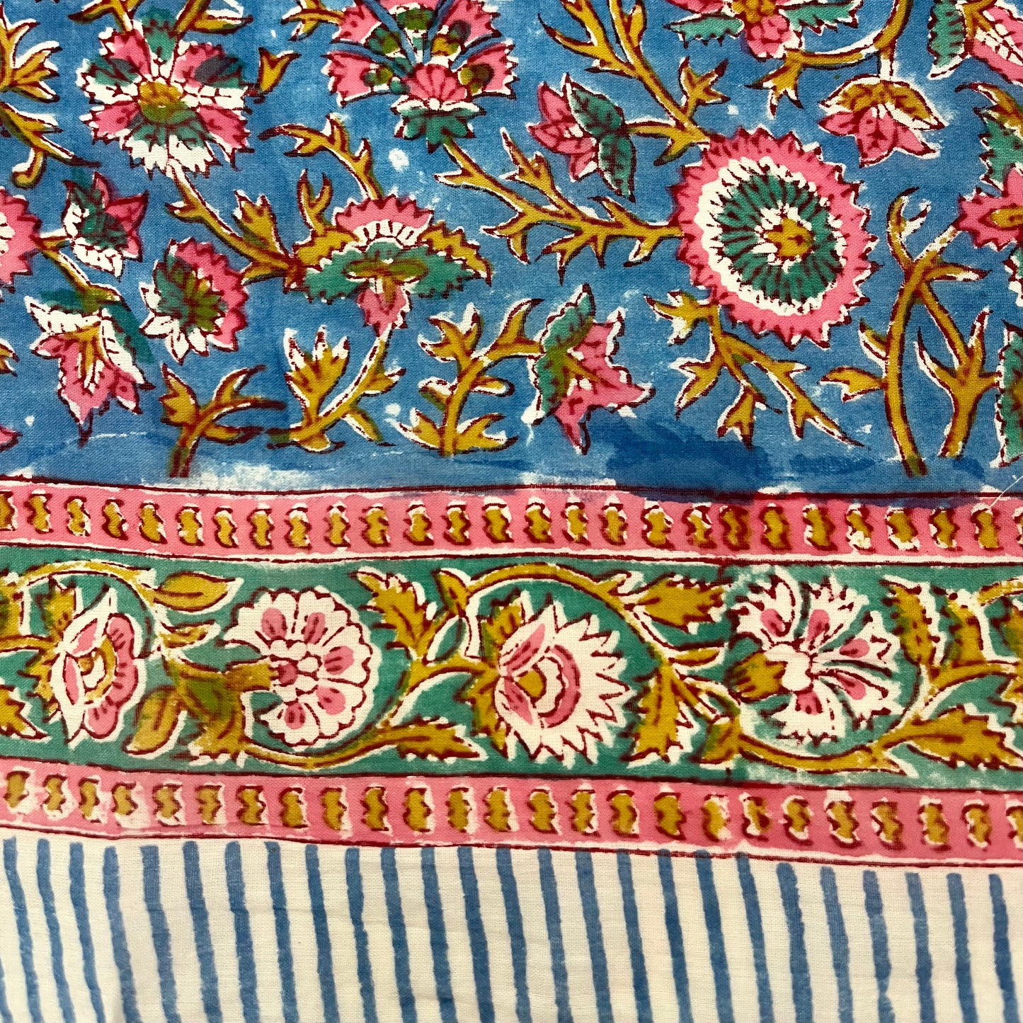 Pañoleta azul enredadera rosa