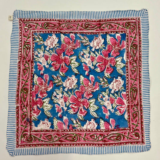 Pañoleta azul flores rosas
