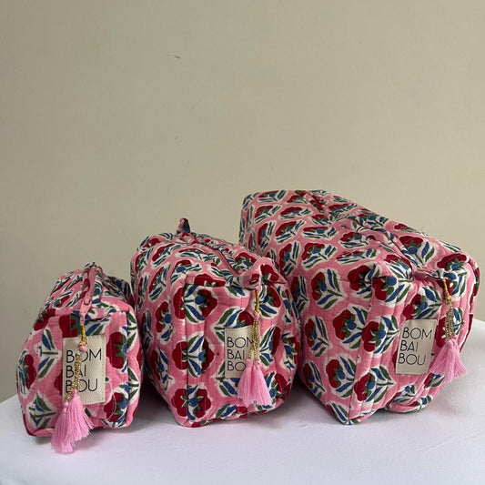 Set de 3 bolsas rosa con flores rojas