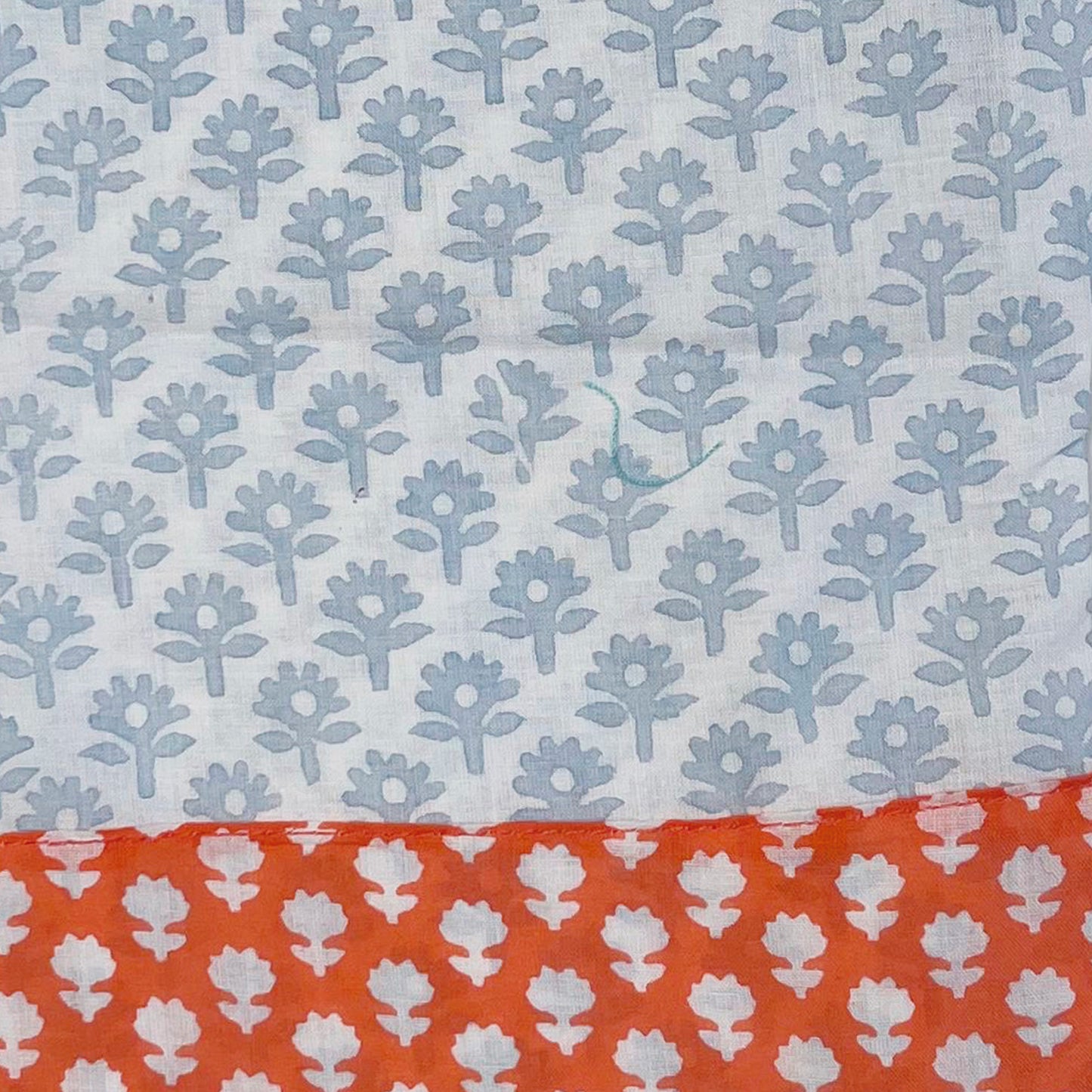 Pijama Bindi azul claro con naranja